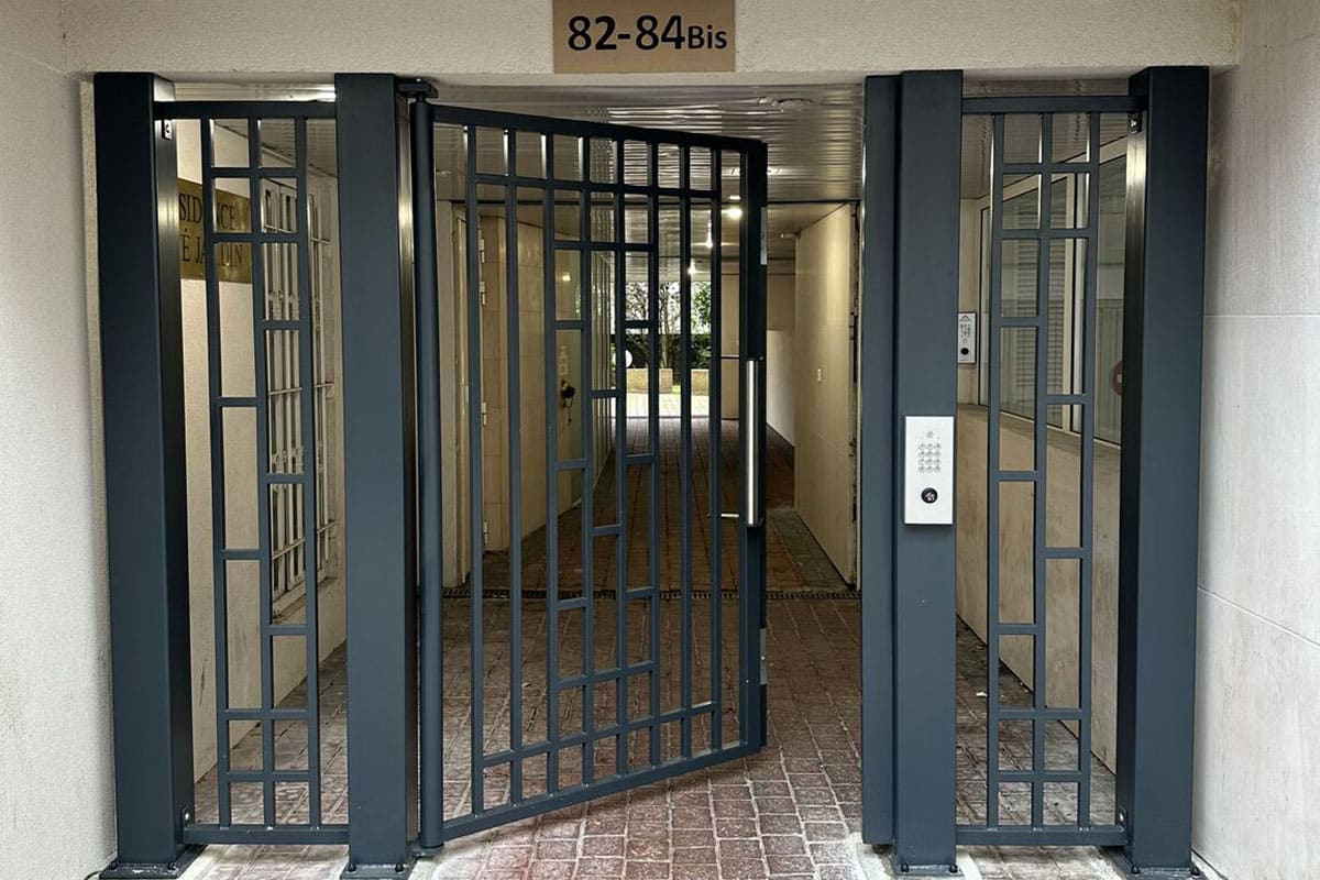 SERFA-Installation-porte-automatique-battante-a-Joinville-le-Pont-remplacement-dune-porte-grand-format-2 | SERFA 1982