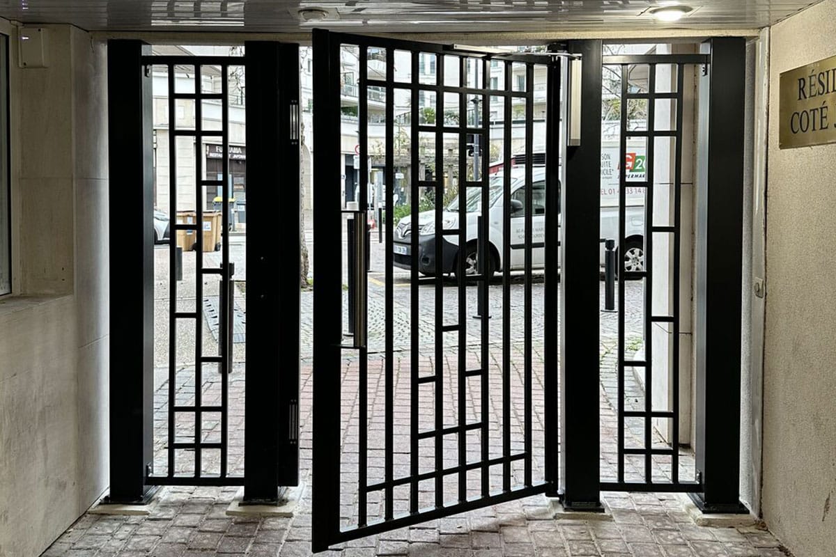 SERFA-Installation-porte-automatique-battante-a-Joinville-le-Pont-remplacement-dune-porte-grand-format-3 | SERFA 1982