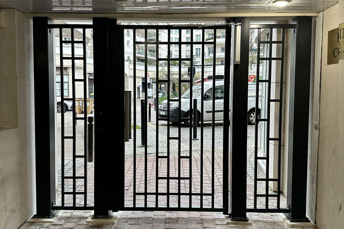 SERFA-Installation-porte-automatique-battante-a-Joinville-le-Pont-remplacement-dune-porte-grand-format-4 | SERFA 1982