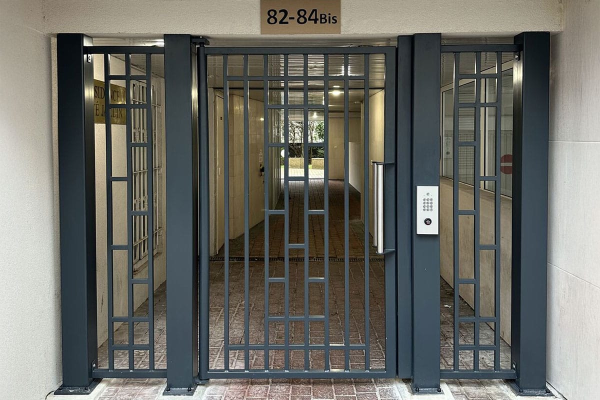 SERFA-Installation-porte-automatique-battante-a-Joinville-le-Pont-remplacement-dune-porte-grand-format | SERFA 1982