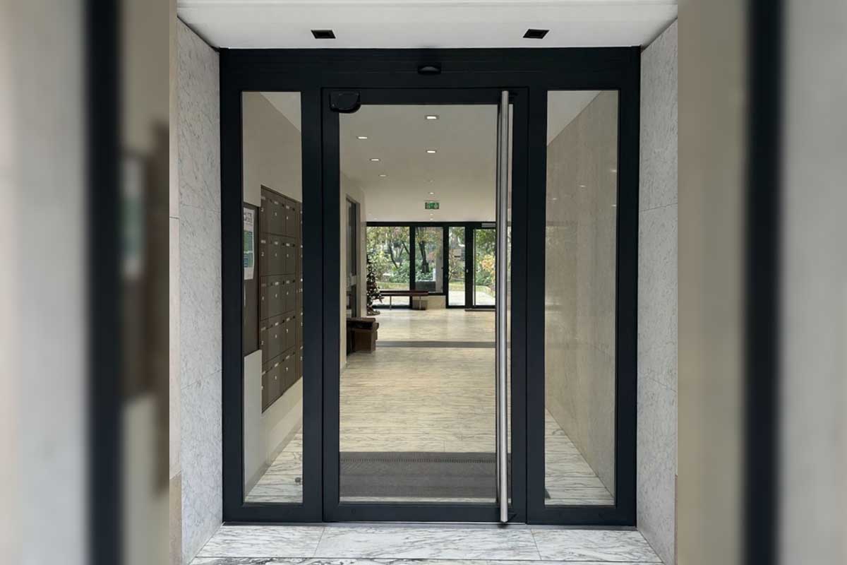 SERFA-Modernisation-des-portes-de-hall-dune-copropriété-à-Neuilly-sur-Seine-2 | SERFA 1982